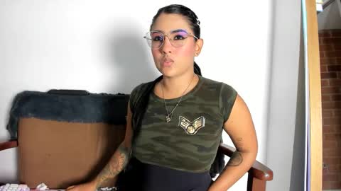 Snapshot of taty_gomez_ chatting on May 2026 04:10:02 AM Tatiana Gomez online show from May 2026 04:10:02 AM
