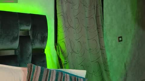 taurito___ online show from November 2025 06:13:01 AM