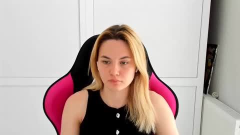Snapshot of tayla_shy chatting on May 2026 07:13:02 AM Tay online show from May 2026 07:13:02 AM