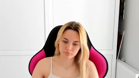 Snapshot of tayla_shy chatting on May 2026 09:05:02 AM Tay online show from May 2026 09:05:02 AM