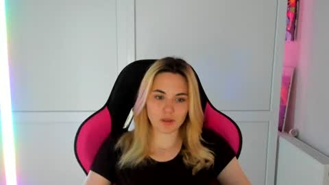 Snapshot of tayla_shy chatting on June 2026 06:33:01 PM Tay online show from June 2026 06:33:01 PM