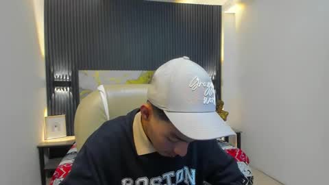 Snapshot of taylermiles chatting on December 2025 03:24:02 AM TAYLER online show from December 2025 03:24:02 AM