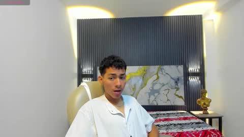 Snapshot of taylermiles chatting on December 2025 02:30:02 AM TAYLER online show from December 2025 02:30:02 AM