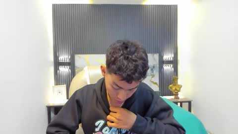 Snapshot of taylermiles chatting on December 2025 02:31:02 AM TAYLER online show from December 2025 02:31:02 AM