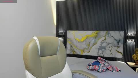 Snapshot of taylermiles chatting on January 2026 03:22:02 AM TAYLER online show from January 2026 03:22:02 AM