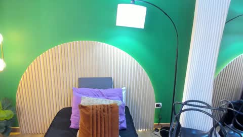 Taylor Bennet online show from November 2025 11:21:01 AM