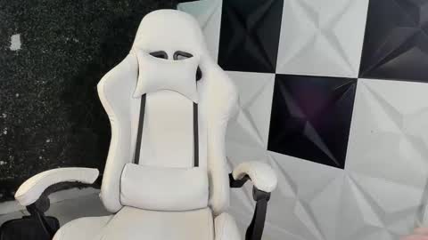 Snapshot of taylor_bigdick18 chatting on February 2026 06:56:02 AM Taylor online show from February 2026 06:56:02 AM