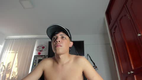 Snapshot of taylorsorf chatting on December 2024 08:08:01 PM taylorsorf online show from December 2024 08:08:01 PM