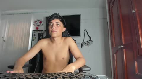 Snapshot of taylorsorf chatting on December 2024 09:28:01 PM taylorsorf online show from December 2024 09:28:01 PM