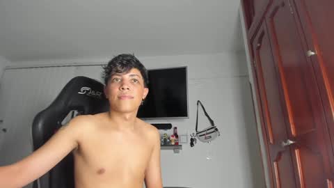 Snapshot of taylorsorf chatting on December 2024 12:30:01 AM taylorsorf online show from December 2024 12:30:01 AM