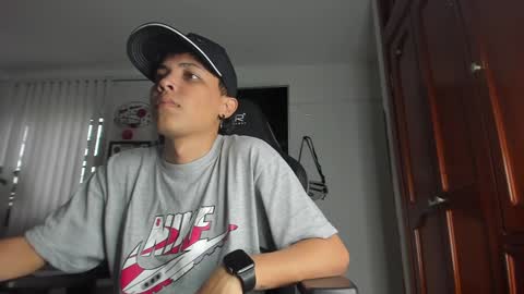 Snapshot of taylorsorf chatting on January 2025 09:52:01 PM taylorsorf online show from January 2025 09:52:01 PM