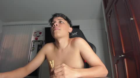 Snapshot of taylorsorf chatting on January 2025 10:35:01 PM taylorsorf online show from January 2025 10:35:01 PM