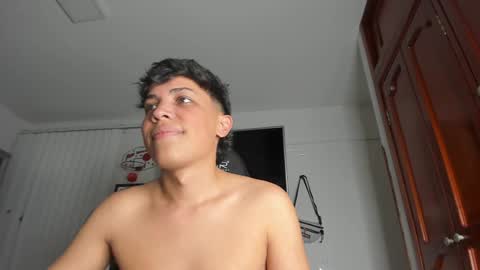 Snapshot of taylorsorf chatting on January 2025 02:51:02 AM taylorsorf online show from January 2025 02:51:02 AM