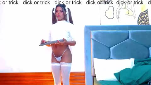 Tayra...  online show from October 2025 06:26:01 AM