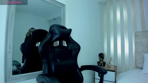 tayra online show from January 2025 01:20:02 AM