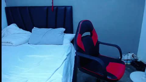 Tayron online show from November 2025 06:46:02 PM