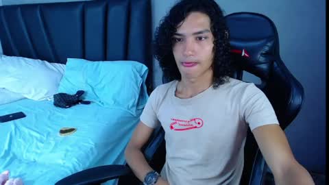 Tayron online show from April 2026 04:01:01 PM