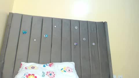 Snapshot of teasequeen01 chatting on February 2025 10:59:02 AM queen online show from February 2025 10:59:02 AM