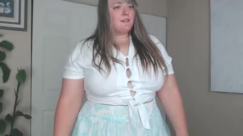 teases online show from November 2025 03:43:02 PM