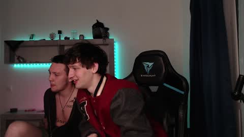 Snapshot of teddy_mode chatting on December 2024 03:51:02 AM Teddy online show from December 2024 03:51:02 AM