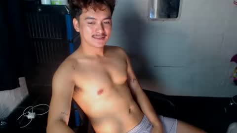 Snapshot of tempting_jon chatting on April 2026 02:33:02 AM tempting_jon online show from April 2026 02:33:02 AM