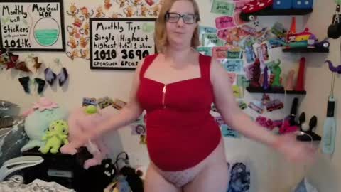 Snapshot of ten_tickle_pixie chatting on May 2026 10:18:02 PM Pixie and Tentacle Overlord online show from May 2026 10:18:02 PM