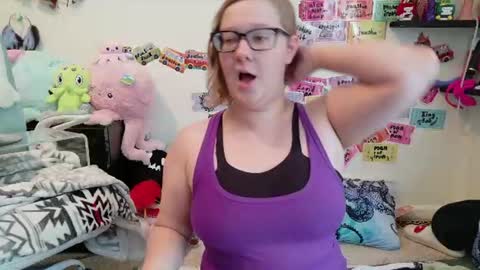 Snapshot of ten_tickle_pixie chatting on July 2026 06:18:01 PM Pixie and Tentacle Overlord online show from July 2026 06:18:01 PM