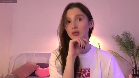 Snapshot of tender_babyy chatting on September 2025 12:15:02 PM Sexy girl Li online show from September 2025 12:15:02 PM