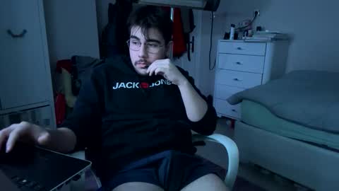 Teo online show from March 2026 01:24:02 AM