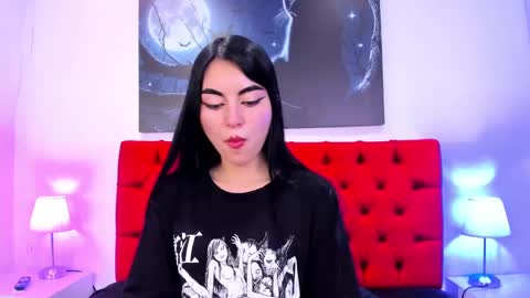 Snapshot of teresa_moon chatting on February 2025 07:51:01 PM TERESA Give me a good rating if you enjoy my show online show from February 2025 07:51:01 PM