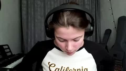 Anny Simpson online show from March 2026 06:29:02 AM