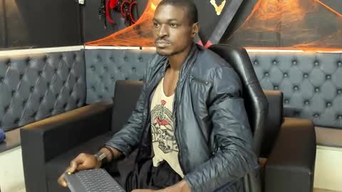 terranze_z online show from October 2025 08:31:02 PM