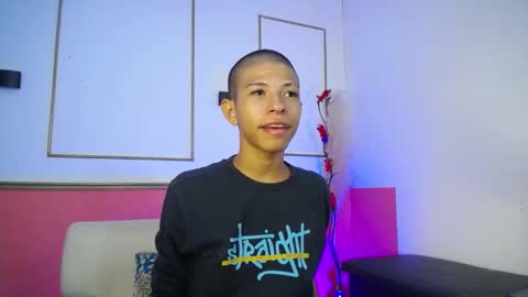 Snapshot of tessachains chatting on November 2025 01:38:01 AM tessachains online show from November 2025 01:38:01 AM