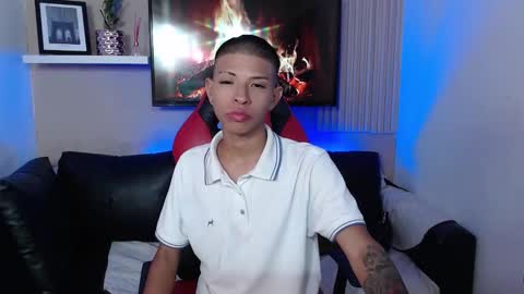 Snapshot of tessachains chatting on December 2025 03:33:01 AM tessachains online show from December 2025 03:33:01 AM