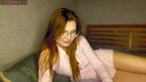 Snapshot of tessalust_ chatting on May 2026 06:25:01 PM Tessa online show from May 2026 06:25:01 PM