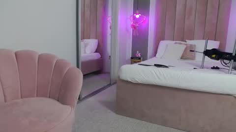 tessaquins online show from October 2025 05:35:01 PM