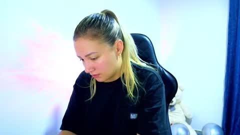 Tessy online show from November 2025 01:15:01 AM