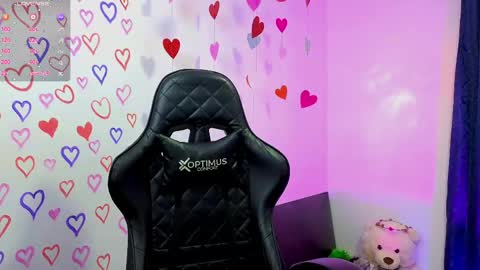 Tessy online show from May 2026 08:04:02 PM