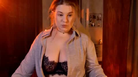 TESSA online show from December 2025 10:30:01 AM