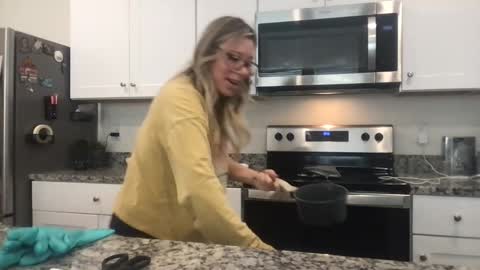 Snapshot of texas_blonde chatting on November 2025 03:45:01 PM Daphne Summers online show from November 2025 03:45:01 PM