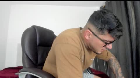 Snapshot of teylor_creed chatting on November 2025 06:04:02 PM teylor creed online show from November 2025 06:04:02 PM