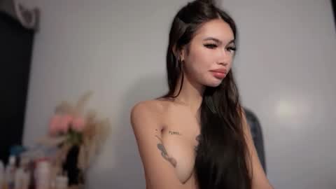 Snapshot of tgirl_luna69 chatting on March 2026 01:40:02 AM Luna online show from March 2026 01:40:02 AM