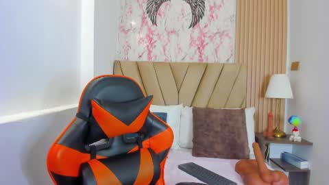 Snapshot of thais_kim chatting on July 2026 04:10:01 PM Sweet Thais online show from July 2026 04:10:01 PM