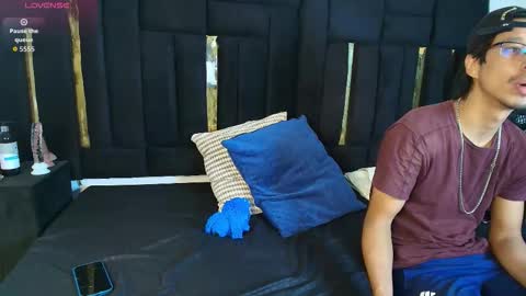 T H A I S  online show from November 2025 09:37:01 PM