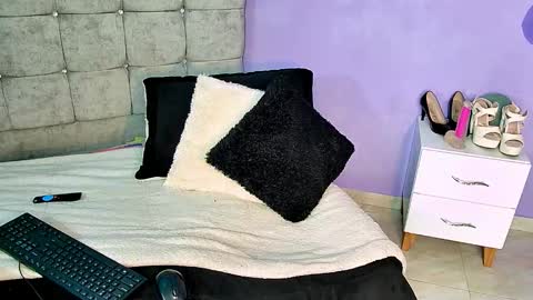 Snapshot of thalia_roose chatting on March 2026 05:19:02 PM Thalia online show from March 2026 05:19:02 PM