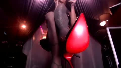 Snapshot of thalia_saint chatting on June 2026 12:32:01 AM Thalia Saint online show from June 2026 12:32:01 AM