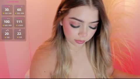 Snapshot of thaliafox_ chatting on October 2025 01:02:02 AM  Thalia online show from October 2025 01:02:02 AM