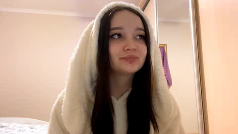 Snapshot of thaliakuchem chatting on February 2026 04:14:02 PM Yumi online show from February 2026 04:14:02 PM