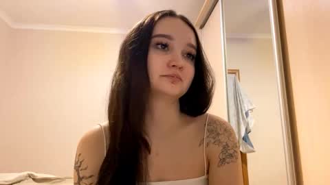 Snapshot of thaliakuchem chatting on February 2026 04:35:02 PM Yumi online show from February 2026 04:35:02 PM