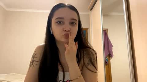 Snapshot of thaliakuchem chatting on February 2026 03:09:02 PM Yumi online show from February 2026 03:09:02 PM